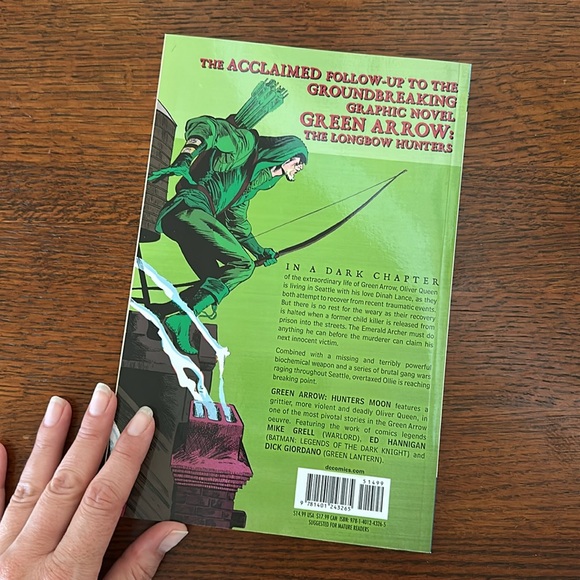 Green Arrow TPB Vol. 1 Hunters Moon DC Comics | Mike Grell, Ed Hannigan - Picture 2 of 4